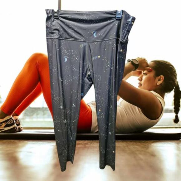 Victoria‎ Sport Legging Space Edition Size XL (R95) - Picture 1 of 3